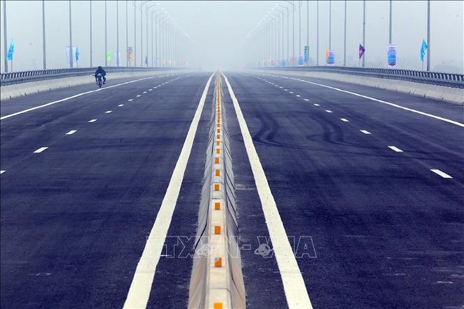 阮春福指出,河内-海防与惹桥-宁平两条高速公路的连接通道开通之后